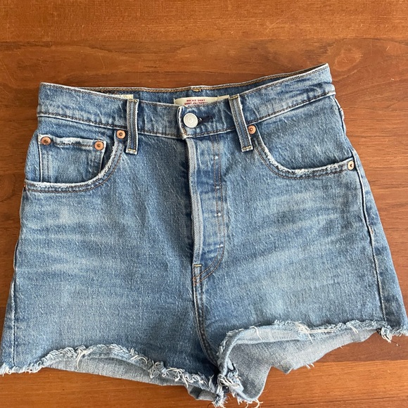 Levi’s Ribcage Shorts size 26 - Picture 4 of 4